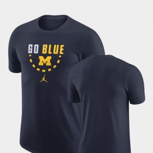 Michigan Wolverines T-Shirt Basketball Team Navy Mens